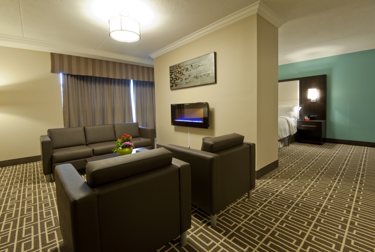 Luxury Hotel Suite with Jacuzzi Hot Tub Hamilton Ontario