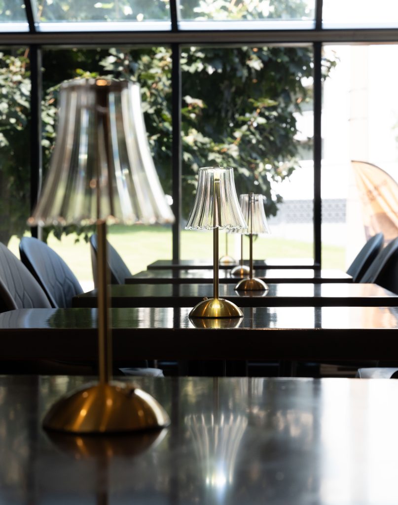 Calabash Bar & Grill Table